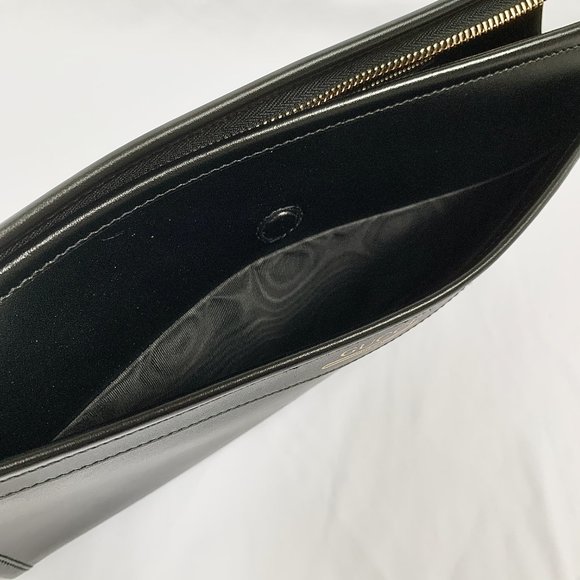 Gucci Metallic Print Logo Clutch in Black - Picture 8 of 11